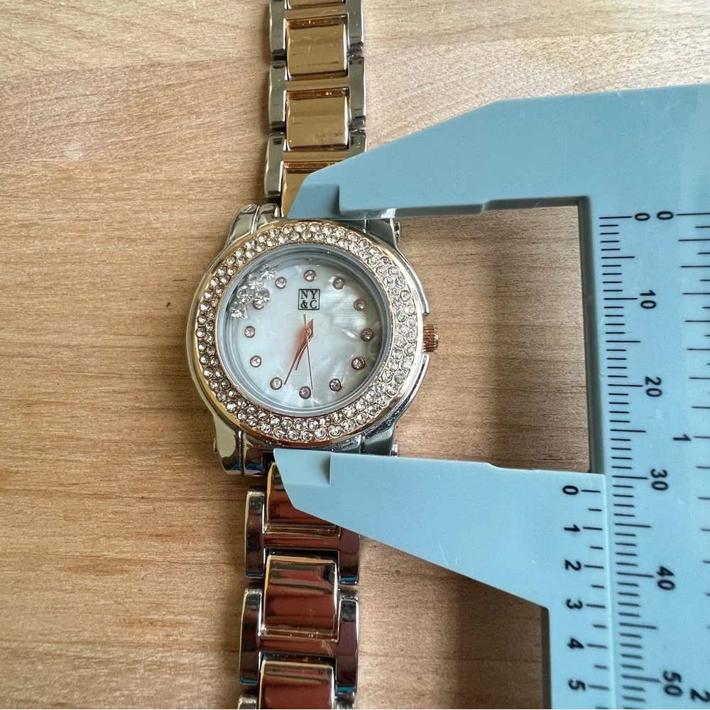 NY&C ladies rose gold tone silver tone fashion watch NEW BATTERY